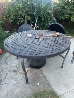 Round table metal