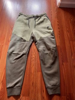 nike tech sweatpants & under Armour hoodie