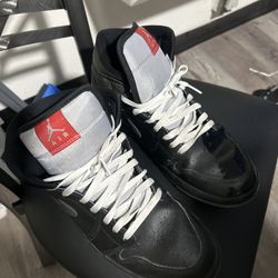 Air Jordan Mid 1s