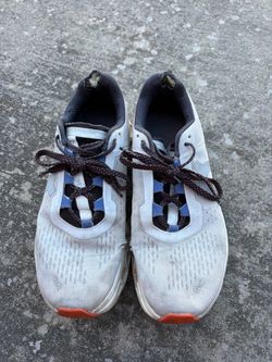 On Cloud Helion Sneakers