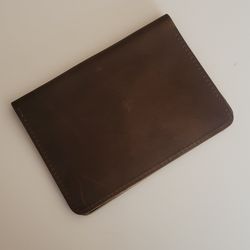Vintage oiled brown leather bifold wallet mens. New, never been used , 
no tags It is 5.5" x 4" while folded.
Weight 2.5oz plus shipping materials.