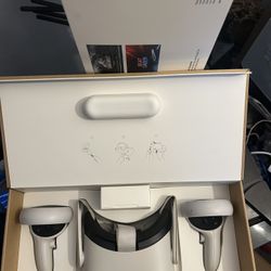 Oculus Quest 2 VR – Headset + Controllers + Box