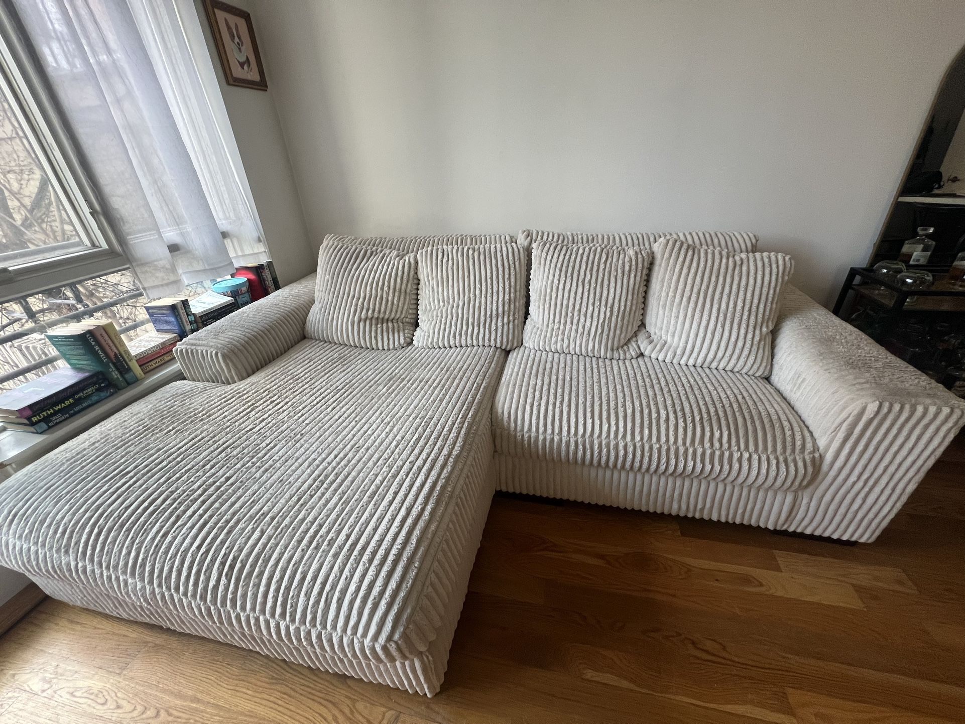 Lindyn Ivory COUCH