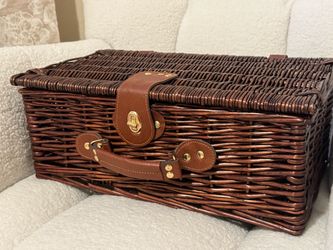 Vintage Suitcase-Style Wicker Picnic/Storage Basket Excellent Condition