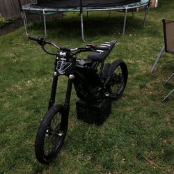 Surron / E-dirt Bike 