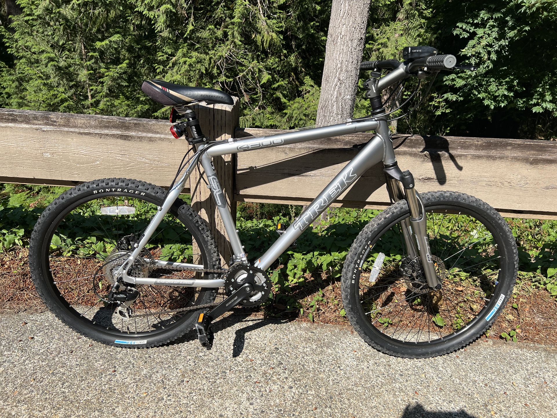 trek bicycle issaquah Singletrack 930, Vintage 90's All Terrain Bike, Purple and Green, Cycle & Coffee while an upgraded RockShox suspension package holds up to anything you can throw at it TREK 4300-D 21-inch Bicycle Mountain