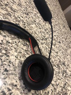 Plantronics Voyager 104 Bluetooth Headset Black for Sale in Orlando FL OfferUp