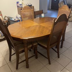 Dining Room Table  And Chairs 