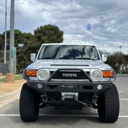2008 Toyota FJ Cruiser- Low Mileage