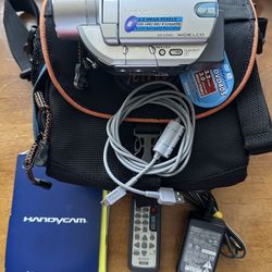 Sony DCR-DVD405 MiniDV 3MP Wide LCD Digital Video Handycam Camcorder