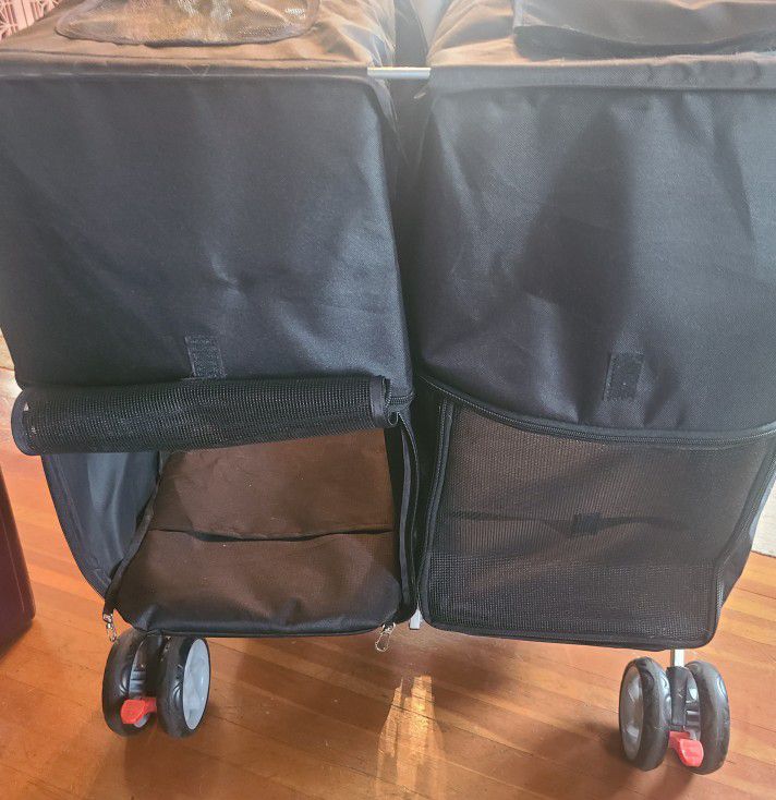 🐕  PENDING Price Reduced! Double Dog or Cat Stroller