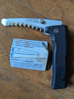 Smith & Wesson 1st Response Nylon Belt Pouch and multi purpose tool/cutting knife