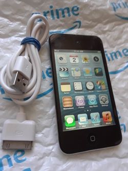 APPLE IPOD TOUCH 4 GEN 8GB No  LOCKS WORKING  FINE  Touch 4th Gen And Cable