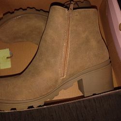Girls Size 4  Boots