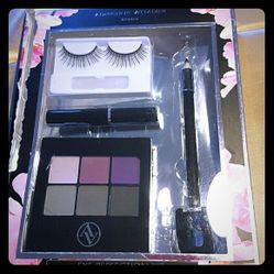 NEW Adrienne Vittadini studio Eye Perfection Kit/ Makeup  Palette Lush