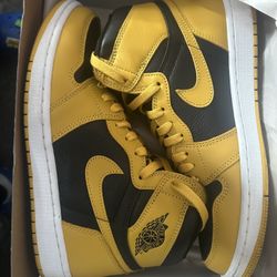 Nike air Jordan Retro 1 “Pollen” 🚨Price negotiable!!! Let’s make a deal🚨