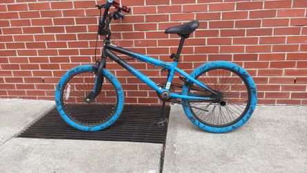 BMX bike comes with front and back pegs, kickstand tilted seat tilted, handlebars, adjusted breaks works perfectly fine. in the process of cleaning