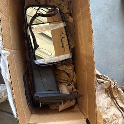 2020 Ram Left Tow Mirror / Only Mirror Is Broke 