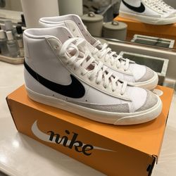 Brand New Nike blazer Mid 77