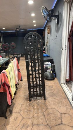 Black Metal Wine Rack with Arched Top