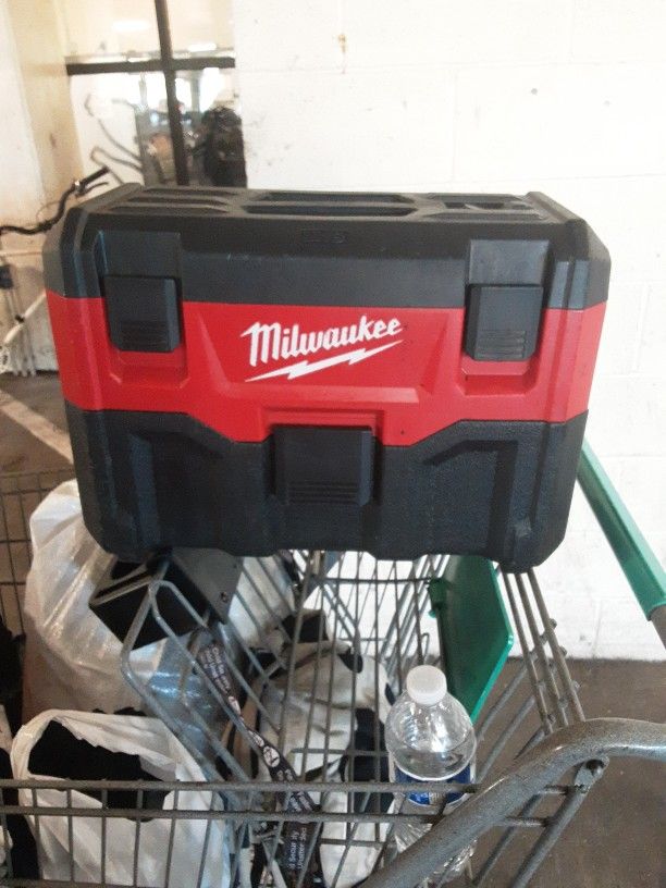 Millwakee M18 Wet/Dry Vac