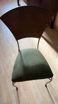 Modern accent chair