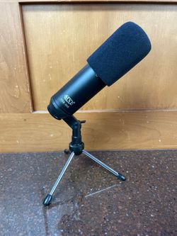 MXL Large-Diaphragm USB Condenser Microphone – 32mm Capsule (A1D006114)