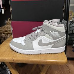 Jordan 1 Mid