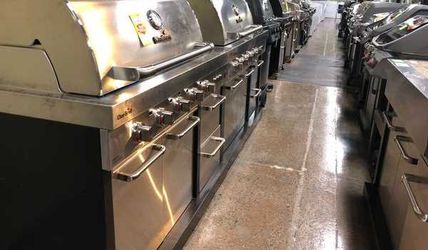 Brand New BBQ Grills and Smokers LW