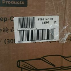 Rubbermaid Step On Container  8gal