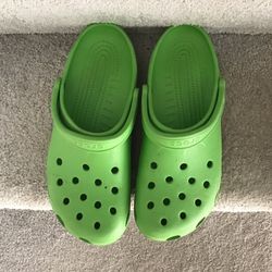 Crocs Size: M12-13