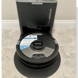 Shark - Matrix Plus 2-in-1 Robot Vacuum & Mop with Sonic Mopping, Matrix Clean, Home Mapping, HEPA Bagless Self Empty, WiFi - Black