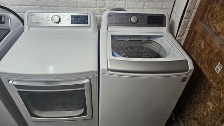 Great working super capacity LG washer and dryer set
