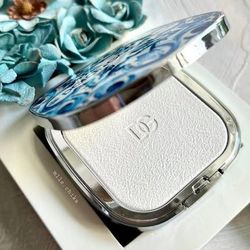 Authentic- New In Box- DOLCE & GABBANA Solar Glow Bare Skin Beautifier Universal B & GABBANA Solar Glow Bare Skin Beautifier Universal Blurring Powder