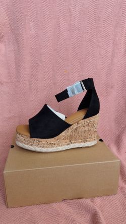 Black wedges