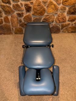 Chiropractic Treatment Table with Face Cradle