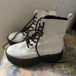 Women’s Boots Size 7 