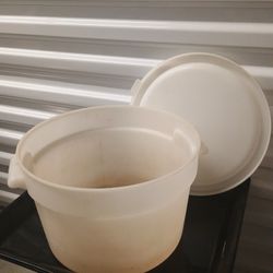 WEAR Vintage Large Rubbermaid 12 Quart Bucket With Lid / 8" x 12" 