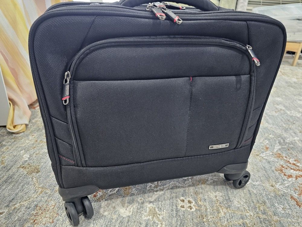 Excellent condition, Samsonite spinner computer, mobile office bag.