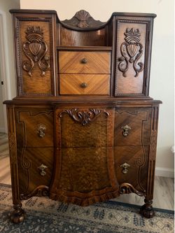 1920s lady’s vanity / dresser