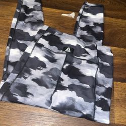 Reebok medium  pockets