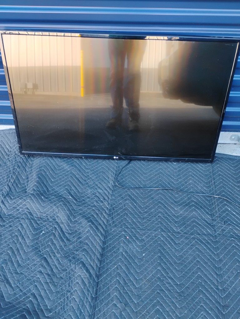Lg 44 In