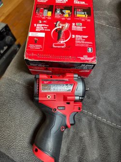 2562-20 M12 FUEL™ Stubby 3/8" Impact Wrench