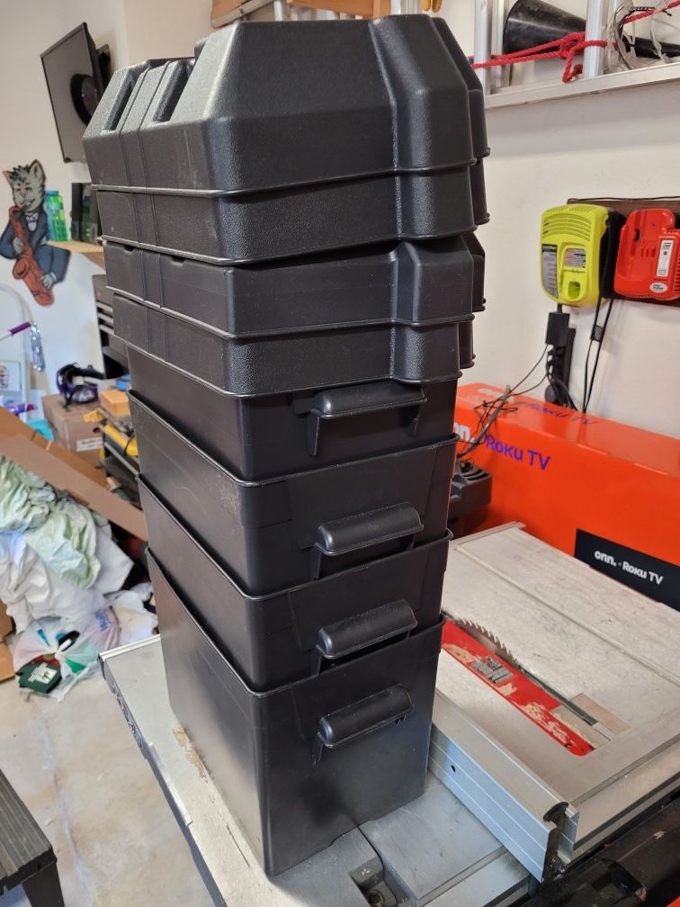 4 Battery boxes