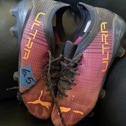 Soccer Shoes Size 6.5 