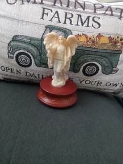 Isabel Seraphim Classic Music Box Collection