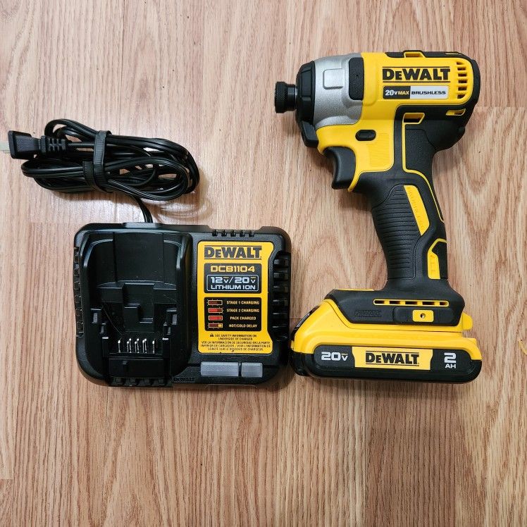 Dewalt 20v DCF787 1/4" Cordless Impact Driver W/battery, Charger And Bag