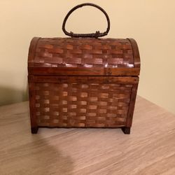 Small Wicker Chest Great To Store Small Things On A Dresser Or Shelf 