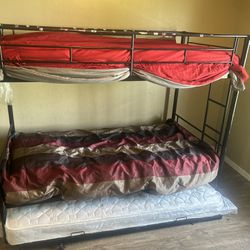 triple bunk bed