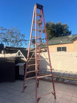 Escaleras de 14 pies de fibra de vidrio, muy baratas casi nuevas